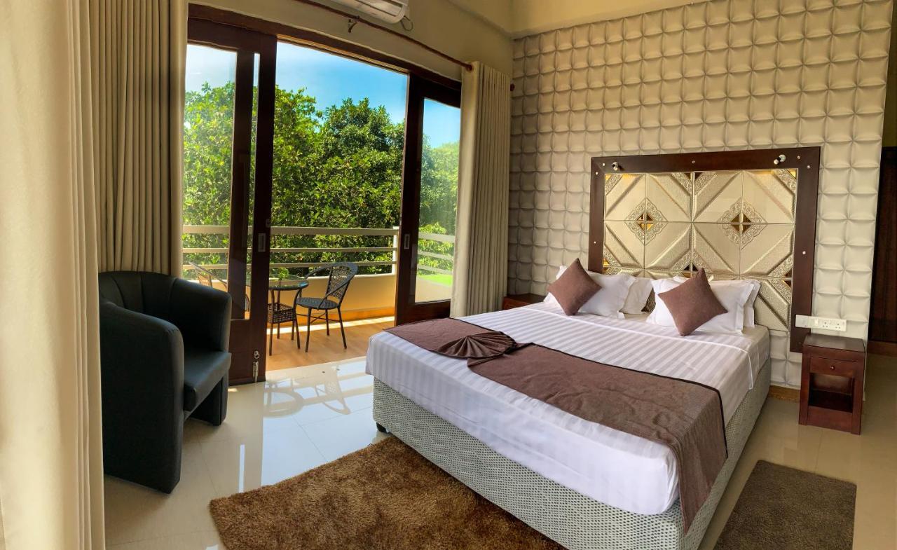 Mount Rich Rumassala Hotel Unawatuna Ngoại thất bức ảnh